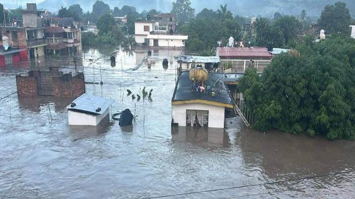 Lluvias desbordan el río Cazones e inundan calles de Poza Rica; hay más municipios afectados