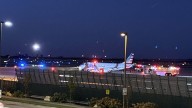 El avión realiza un aterrizaje de emergencia posteriormente de que los pilotos perdieran contacto con los asistentes de revoloteo y escucharan golpes en la puerta de la cabina.