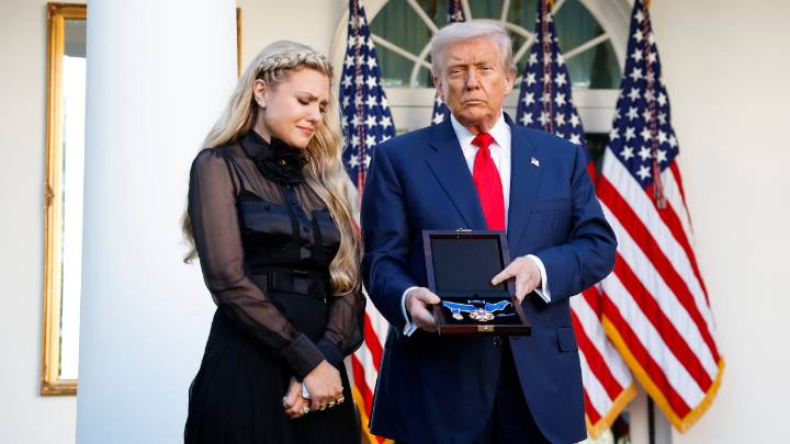 Donald Trump otorga medalla presidencial a Charlie Kirk