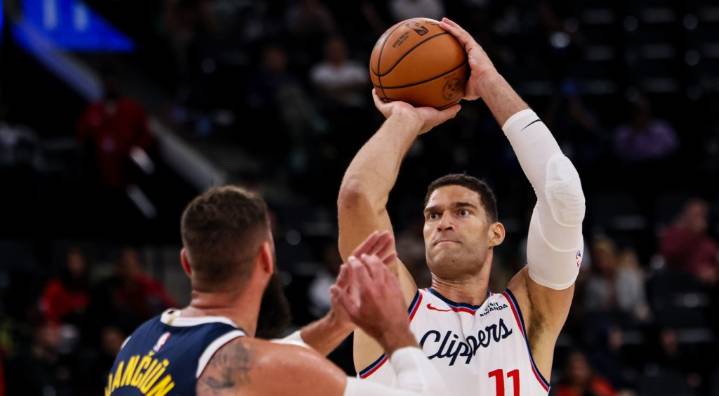 Brook Lopez’s range gives Clippers a different look