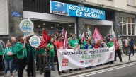 Alrededor de 60 docentes se concentran frente a la EOI de Santander por la adecuación salarial