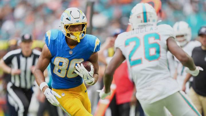 2025 NFL fantasy football waiver wire, Week 8: Pick up Jaxson Dart, Oronde Gadsden II ASAP