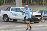 Un histórico del Maratón que nunca falta: don Reynaldo Aragón, de 81 años