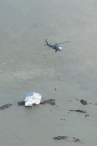 Daños por tormenta en Alaska impedirán a habitantes volver a casa por 18 meses, dice gobernador