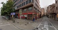 Caras tapadas, armas falsas y rehenes: intentan atracar un banco en Girona a plena luz del día