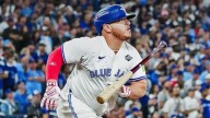 MLB: Alejandro Kirk brilló e impuso marcas para mexicanos en su debut de Serie Mundial