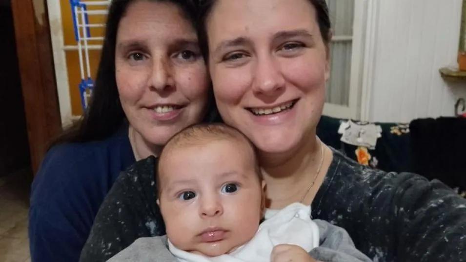 HOY SE CELEBRA EL DÍA DE LA MADRE . Mariana y Maricel: una historia de amor, persistencia y maternidad compartida