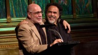 Iñárritu y Guillermo Arriaga se reconcilian en los 25 años de Amores Perros