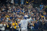 Despiden de su trabajo a Shannon Kobylarczyk, la aficionada de los Brewers que amenazaba con llamar a ICE a medio partido