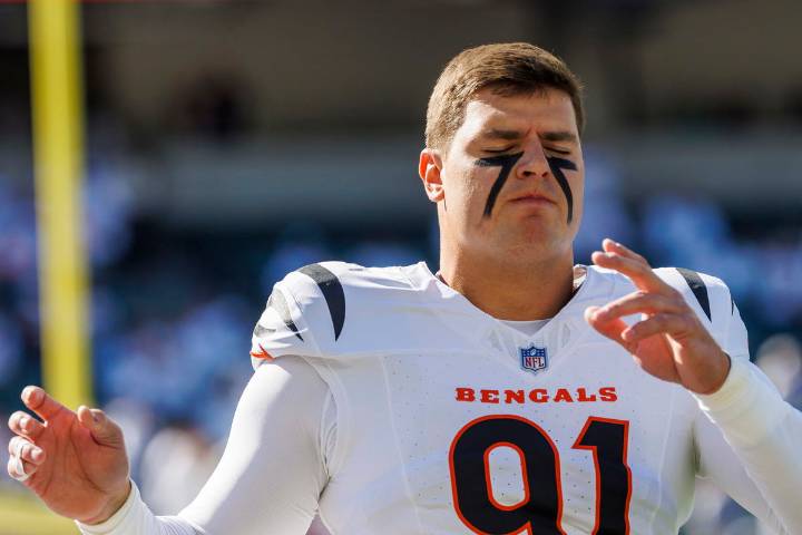 Bengals Legend Makes Feelings Clear on Trey Hendrickson Trade Possibilities Former Cincinnati Bengals' quarterback argues whether Cincinnati should trade star pass rusher before the trade deadline. Ar
