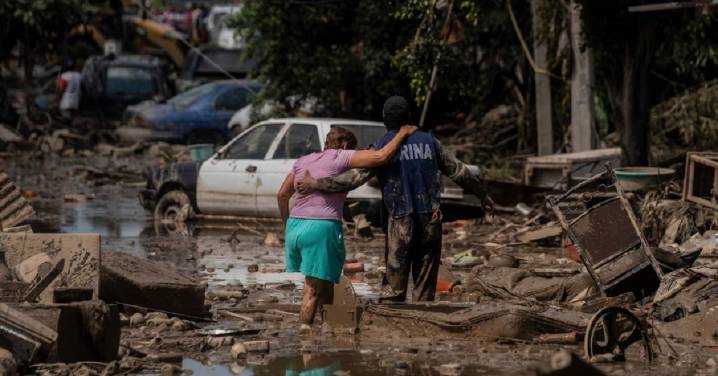 México eleva a 76 los muertos y baja a 39 los desaparecidos por lluvias intensas en 5 estados