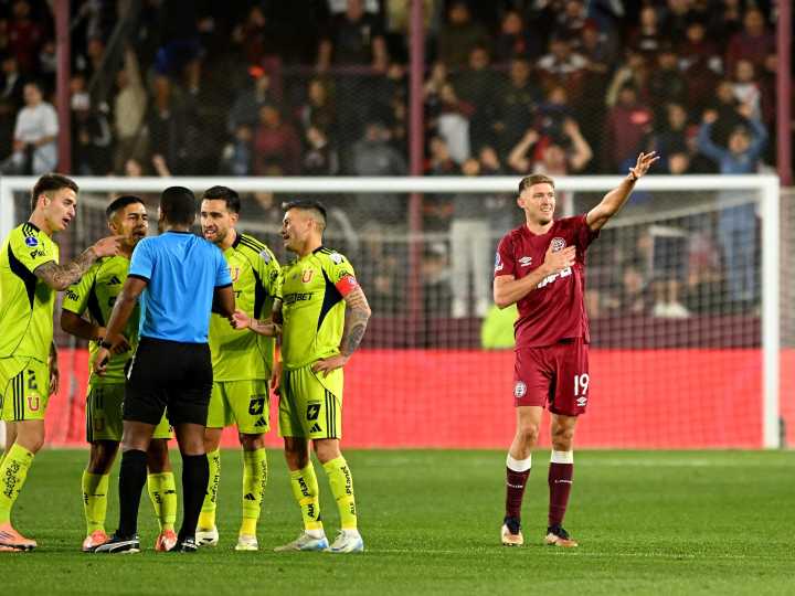 Lanús da la cara por el fútbol argentino y jugará la final de la Copa Sudamericana contra Mineiro tras vencer a la U. de Chile con un gol polémico