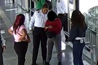 Mujeres ingresan al Tuzobús en 'estado inconveniente' y policías las retiran