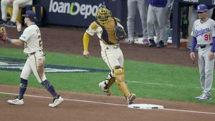 How did Brewers pull off wild double-play against Dodgers in fourth inning