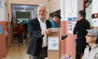 VIDEO.- Alak votó en Gonnet y destacó "la buena convivencia entre las distintas fuerzas políticas"