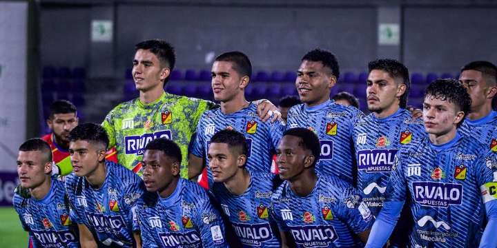 Juvenil de Deportivo Pereira perdió su empleo, fue expulsado y salió llorando del partido ante Deportivo Pasto: hasta los hinchas los consolaron