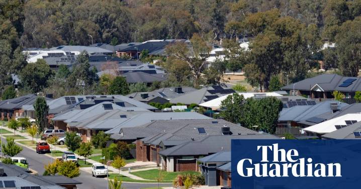 Inflation jumps to 3.2%, dashing hopes of a Melbourne Cup day rate cut for homeowners