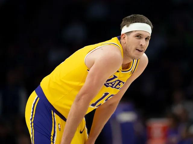 Austin Reaves sinks the Wolves at the buzzer!