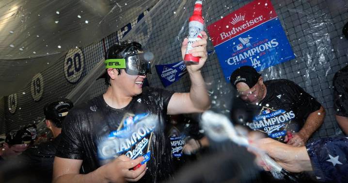 Sports betting roundup: Favorites roll in NFL, Dodgers try for World Series repeat