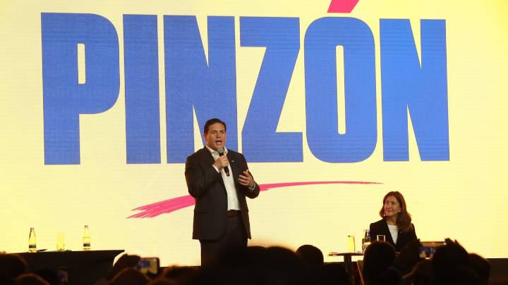 Juan Carlos Pinzón recibe el aval de Verde Oxígeno para su aspiración a la Presidencia