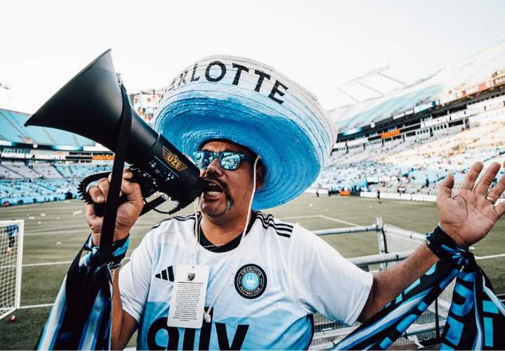 “Sombrero Man” pone sabor latino en las tribunas de Charlotte FC