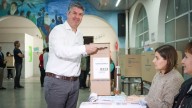 Luis Calderaro votó en Bahía Blanca y realizó declaraciones durante la veda electoral