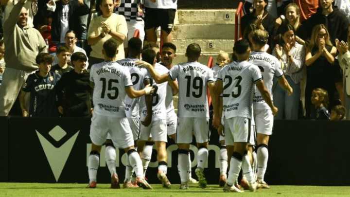 El Ceuta gana al Eibar y sigue escalando posiciones