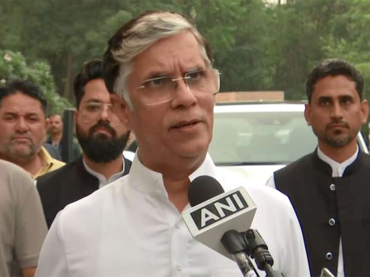Khera slams BJP over molestation of 2 Australian cricketers