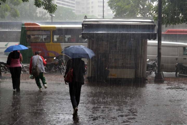 Gran parte del país amaneció con lluvias y descargas eléctricas