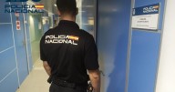 Dos vecinos y un policía nacional salen corriendo tras el autor de un violento robo en Camp Redó que tiró al suelo a una octogenaria