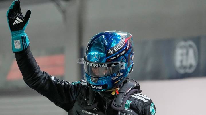Russell on pole for Singapore GP as Verstappen beats McLarens