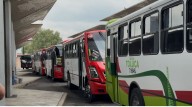 Familias ajustarán comidas tras alza al pasaje