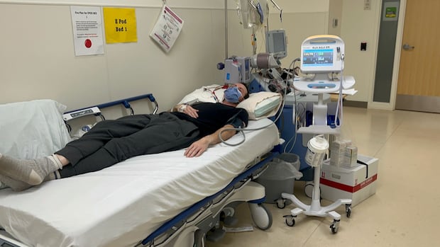 Saskatoon man undergoes invasive medical procedures in hospital hallway due to overcapacity