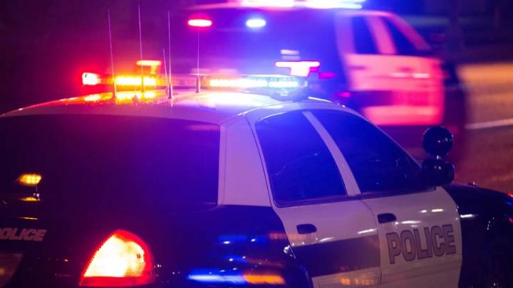 Liberaron por error a un sujeto detenido por homicidio, y ahora lo buscan desesperadamente