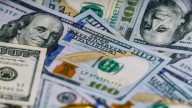 Se desplomó el dólar al ritmo de la intervención del Tesoro de EEUU en el mercado: cerró en $1375