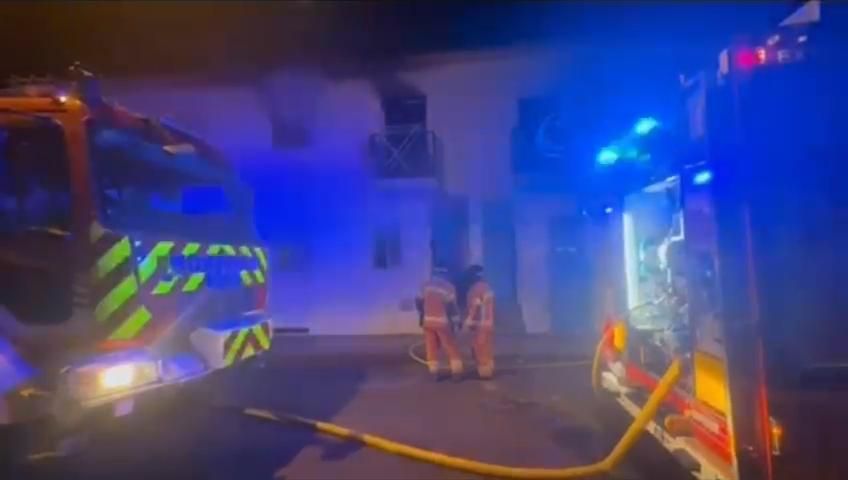 Un incendio calcina parcialmente la planta alta de una vivienda en Cartaya