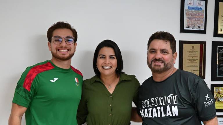 Mazatleco Jesús Moreno recibe reconocimiento de Femeka tras Mundial de Karate