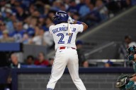 ¡Hay 7° juego! Toronto forzó el bonito, con Vladimir Guerrero como protagonista