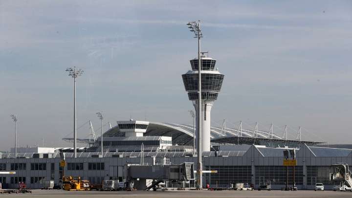 Cierran el aeropuerto de Múnich durante varias horas tras el avistamiento de varios drones