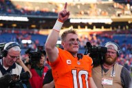 Broncos stun Giants 33-32 with last-second field goal in historic comeback