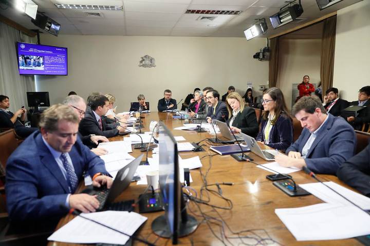 Polémica en el Congreso por propuesta de alzamiento administrativo del secreto bancario