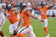 Broncos score record 33 fourth-quarter points, walk off New York Giants