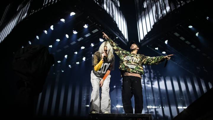 Luciendo un poncho colombiano, Linkin Park conquistó a su público en Bogotá