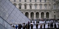 Tras millonario robo de joyas, el museo del Louvre reabre sus puertas