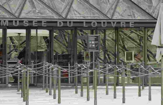 Reabre Museo del Louvre de forma parcial tras robo de joyas de «película»