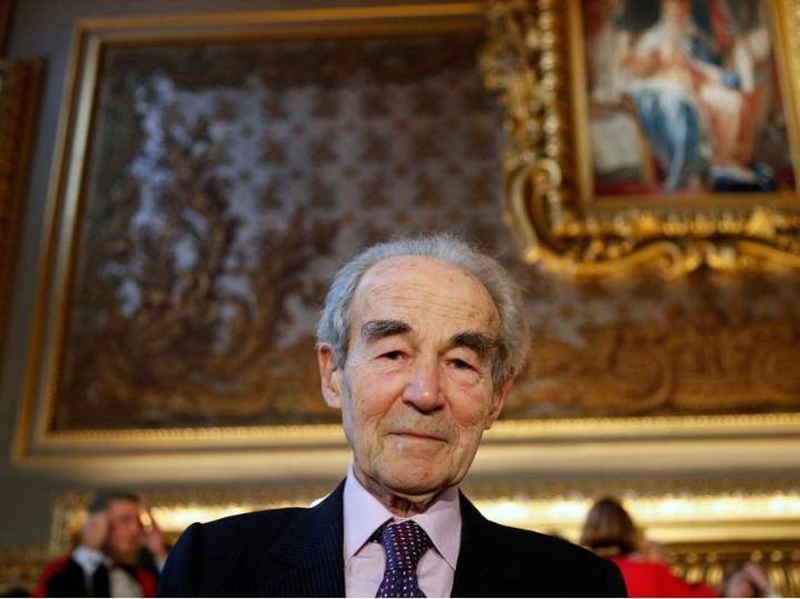 Tomb of former French justice minister defaced