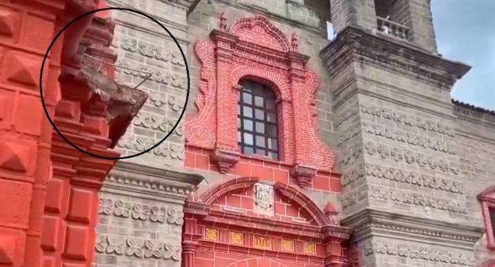 Ayacucho: cornisa de iglesia se desploma y deja una mujer fallecida y varios heridos