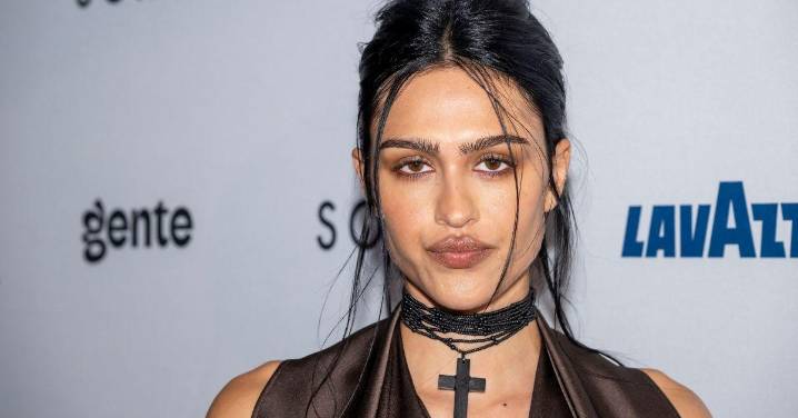 Amelia Gray Hamlin Strips Down for Photoshoot