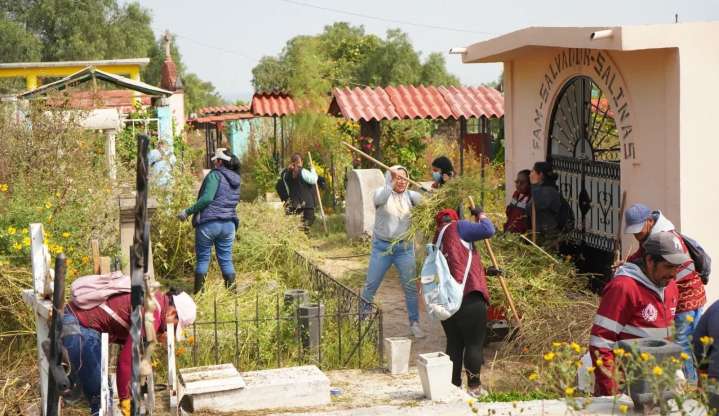 Con jornadas de limpieza en panteones, Chimalhuacán se prepara para la llegada de los fieles difuntos