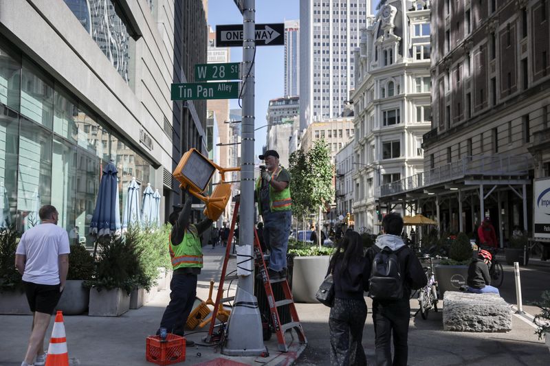 For a jobs day data fix in a US shutdown, here is what the experts are saying
